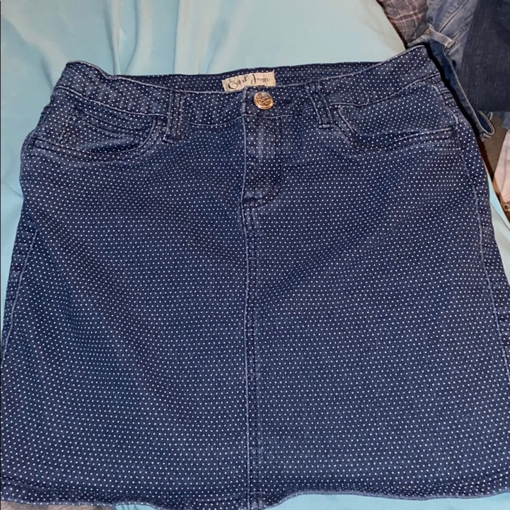 Super cute dark denim skirt with white polka dots.